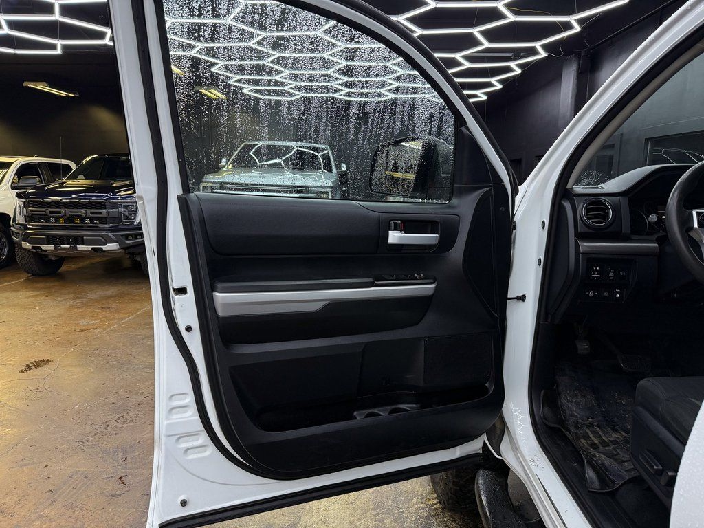 2018 Toyota Tundra SR5 - Photo 12