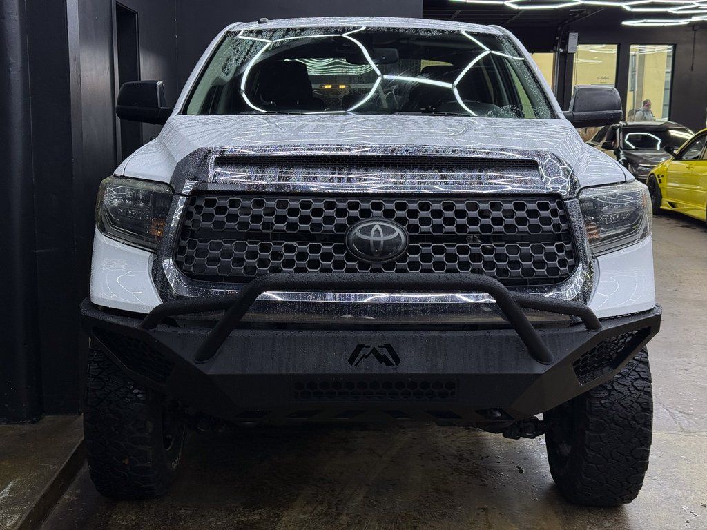 2018 Toyota Tundra SR5 - Photo 2