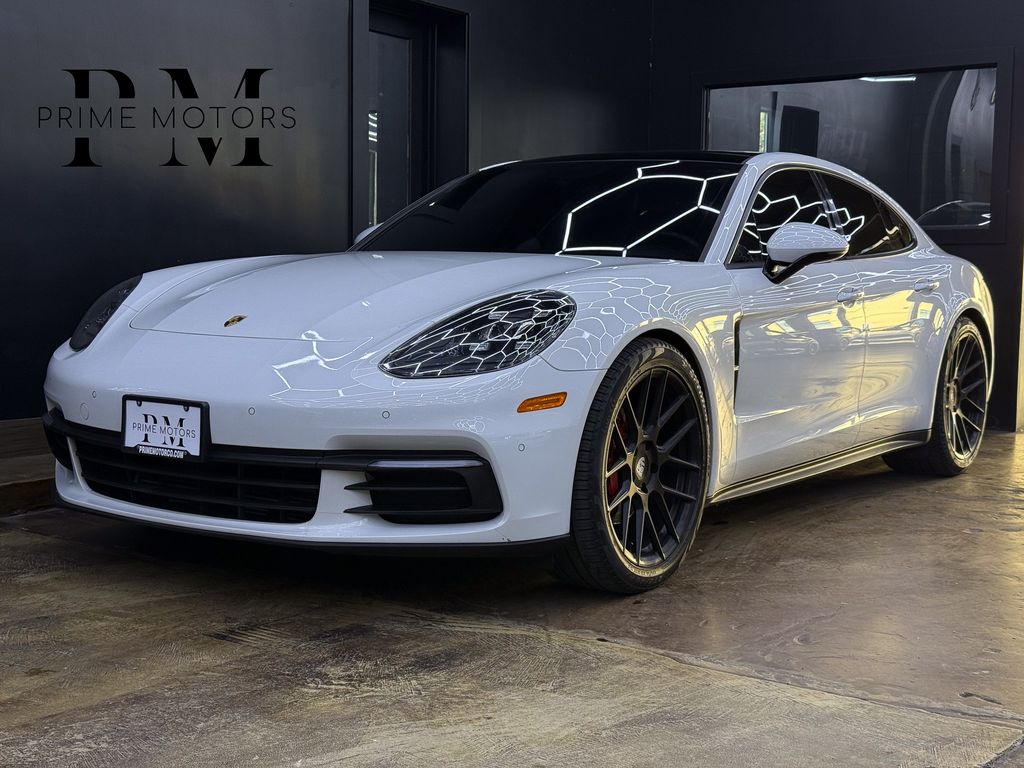2018 Porsche Panamera 4's photo