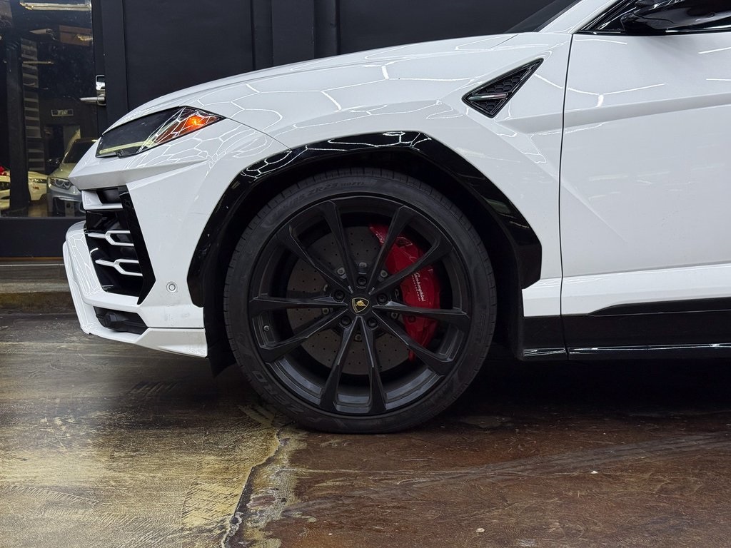 2019 Lamborghini Urus Base photo 4